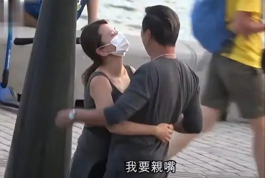 友情史混乱未婚生女如今42岁享受单身生活AG真人游戏平台app她曾一年换7次男(图16)